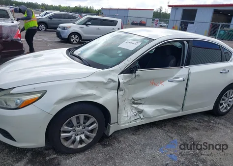 2016 Nissan Altima 2.5 S z USA, uszkodzony, nr VIN 1N4AL3AP1GN338339